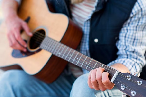 Guitar là một món nhạc cụ linh hoạt có thể chơi hầu như tất cả các thể loại âm nhạc